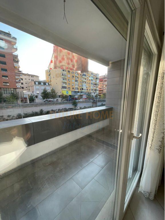 Rent, Apartment 2+1+2+parking space Paris Commune