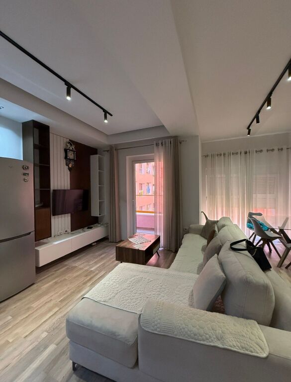 Appartamento 1+1 in affitto presso Residenca Mangalem 21, Ali Demi.