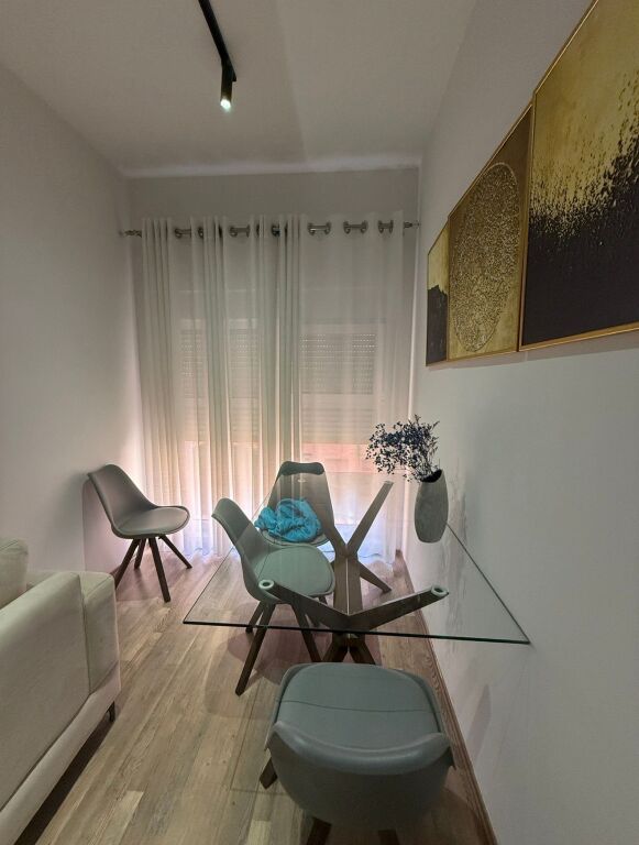 Appartamento 1+1 in affitto presso Residenca Mangalem 21, Ali Demi.