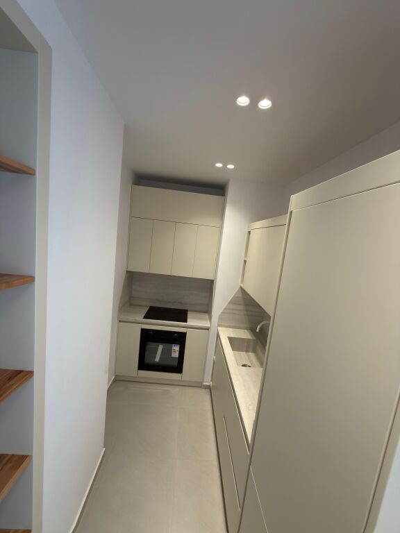 Apartament 1+1+parkim me qera tek rrethi i Shkozes