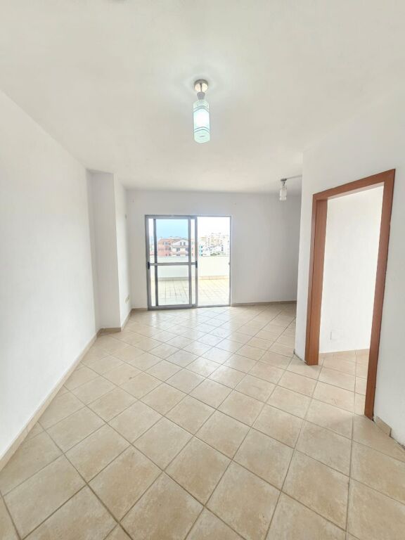 SHITET APARTAMENT PRANË “RROTËS SË KUQE”, PLAZH – DURRËS