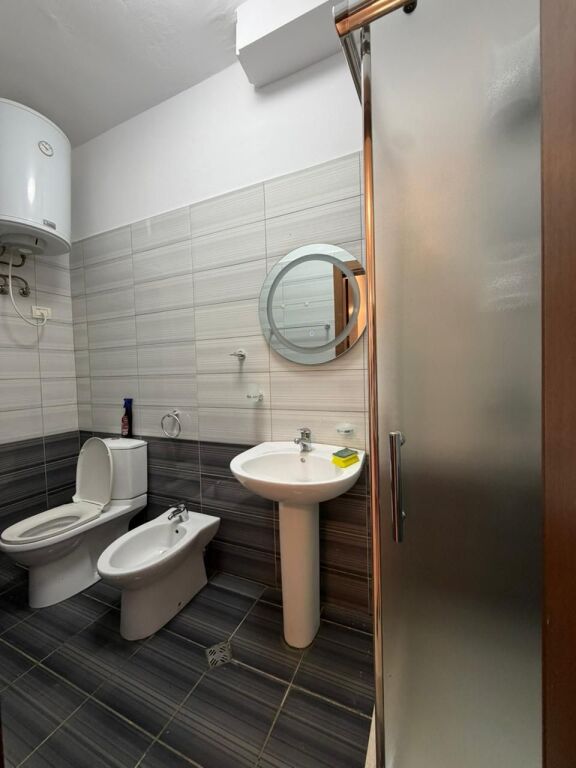 📣 RENT Apartment 1+1 With Yard 📍 Kodra e Dielllit, Near Eleonora ✨   🏢 New Building  🪜 1st Floor (Residential)  🛋️ Furnished  👉 Condition  🔸 Family Clients  🔸 NO Pets  🔸 Notarial Contract   💶 Price 50,000 Leke (Gross)
