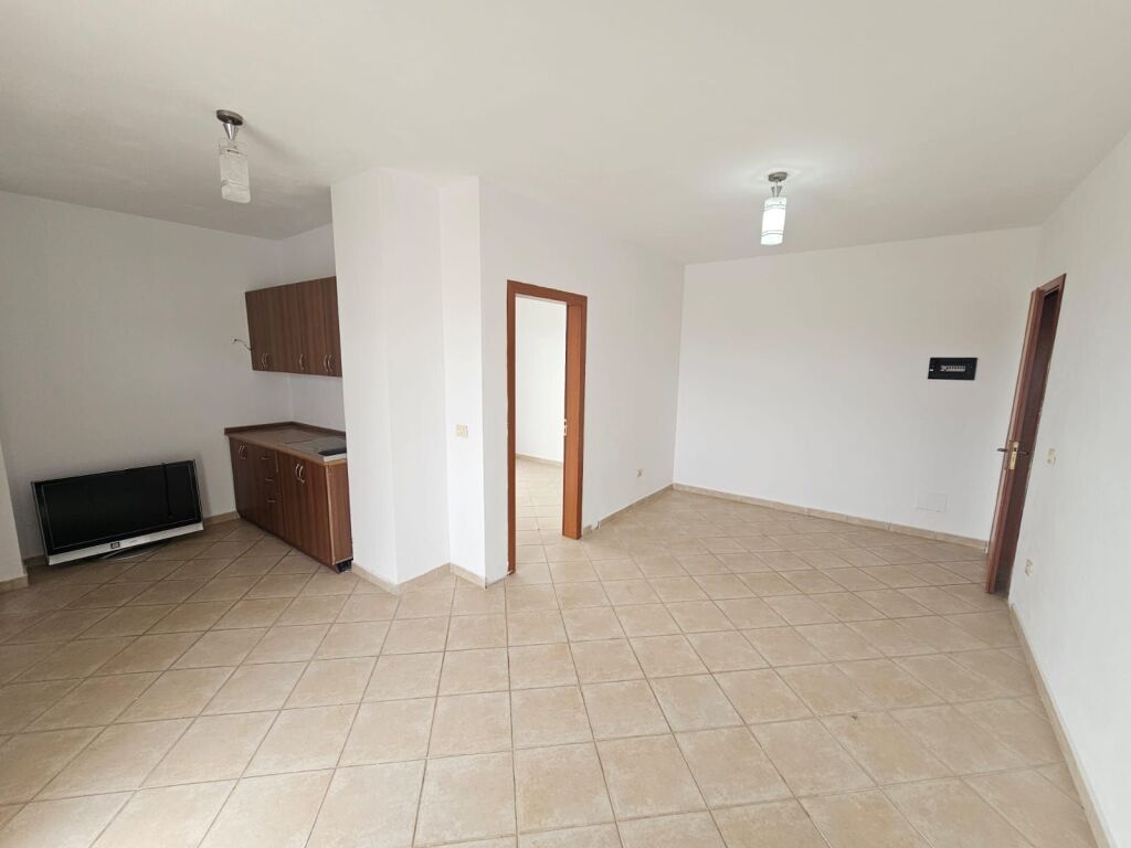 SHITET APARTAMENT PRANË “RROTËS SË KUQE”, PLAZH – DURRËS