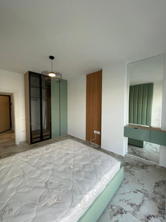 Shitet apartament 1+1