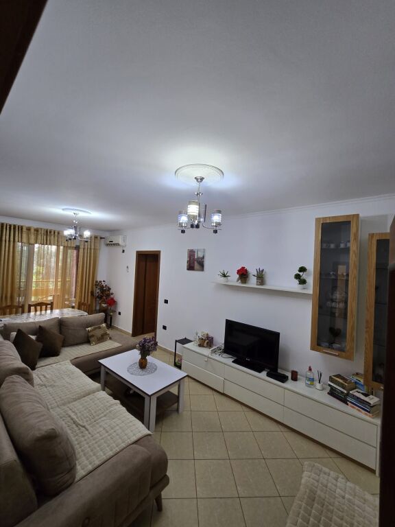 🏡 Apartment 2+1 + annex for rent 🍽️ 📍Near Bajram Curri Boulevard, Nikolle Kacorri street in front of the building with arrows 📐 108 m² | 🏢 2nd floor ✨ Furnished and well organized 🌿 With balcony 💶 Price: 500€ / month