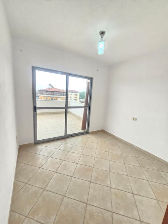 SHITET APARTAMENT PRANË “RROTËS SË KUQE”, PLAZH – DURRËS