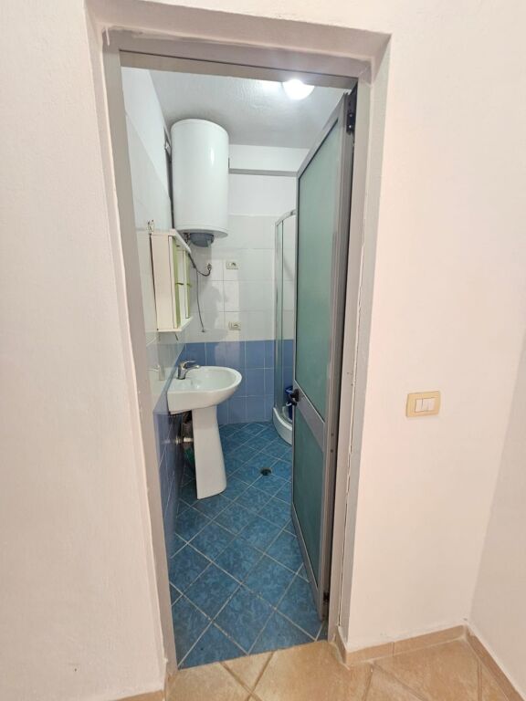 SHITET APARTAMENT PRANË “RROTËS SË KUQE”, PLAZH – DURRËS