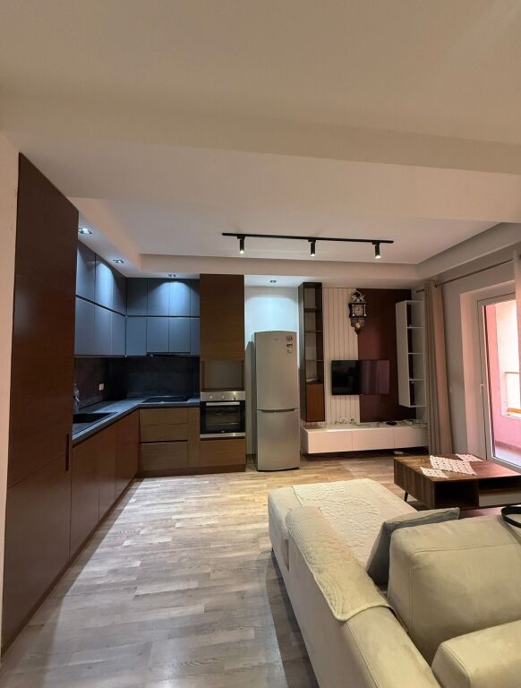 Appartamento 1+1 in affitto presso Residenca Mangalem 21, Ali Demi.