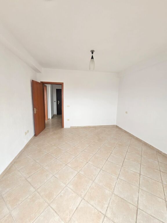 SHITET APARTAMENT PRANË “RROTËS SË KUQE”, PLAZH – DURRËS