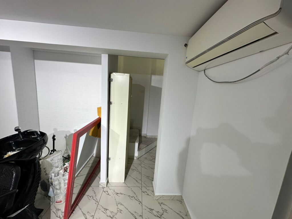 Business premises for rent !