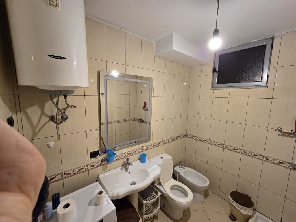 🏡 Apartment 2+1 + annex for rent 🍽️ 📍Near Bajram Curri Boulevard, Nikolle Kacorri street in front of the building with arrows 📐 108 m² | 🏢 2nd floor ✨ Furnished and well organized 🌿 With balcony 💶 Price: 500€ / month