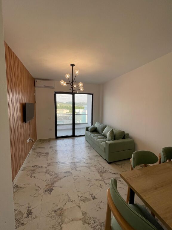 Shitet apartament 1+1