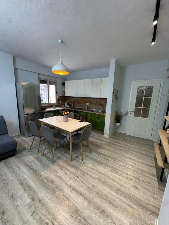 Qera, Apartament 3+1+2, Stacioni i Trenit