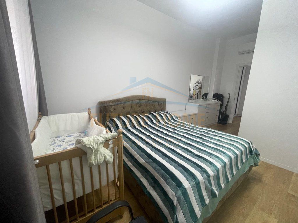 Shitet apartament 1+1 Shkolla e Kuqe Tiran