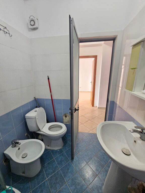 SHITET APARTAMENT PRANË “RROTËS SË KUQE”, PLAZH – DURRËS