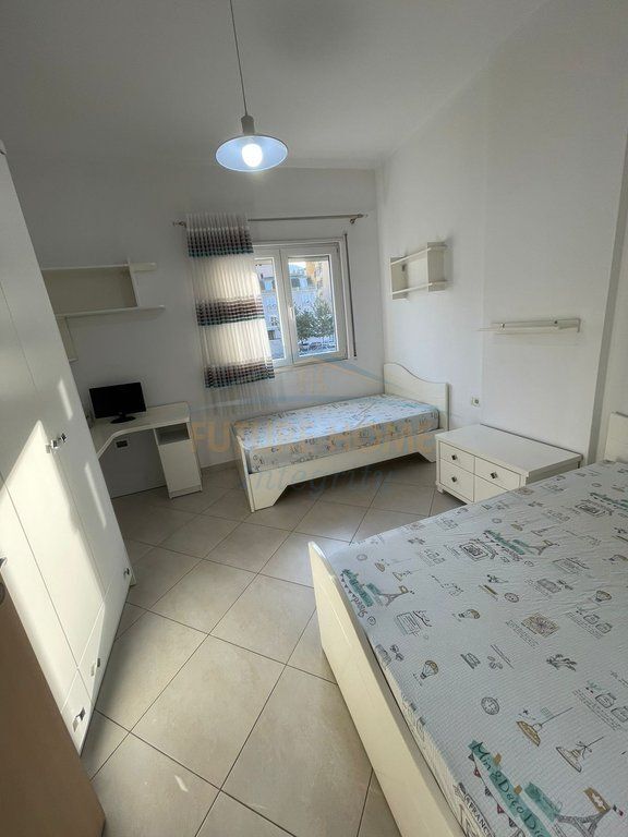 Rent, Apartment 2+1+2+parking space Paris Commune