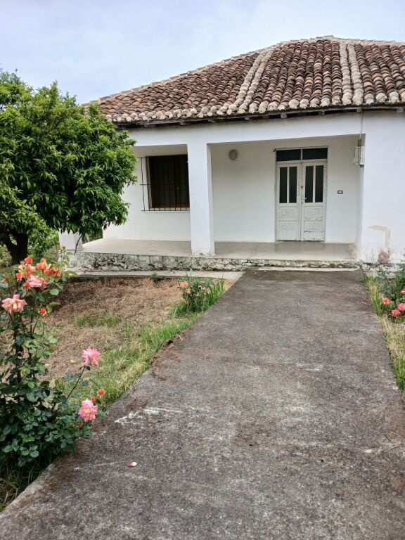 PRIVATE HOUSE FOR SALE IN MANËZ