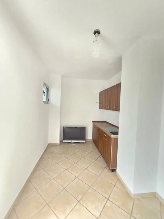 SHITET APARTAMENT PRANË “RROTËS SË KUQE”, PLAZH – DURRËS