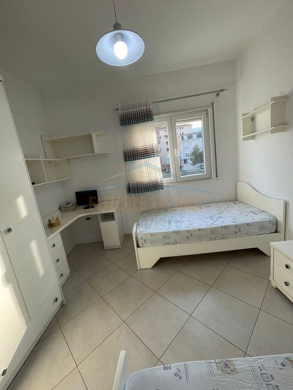 Rent, Apartment 2+1+2+parking space Paris Commune