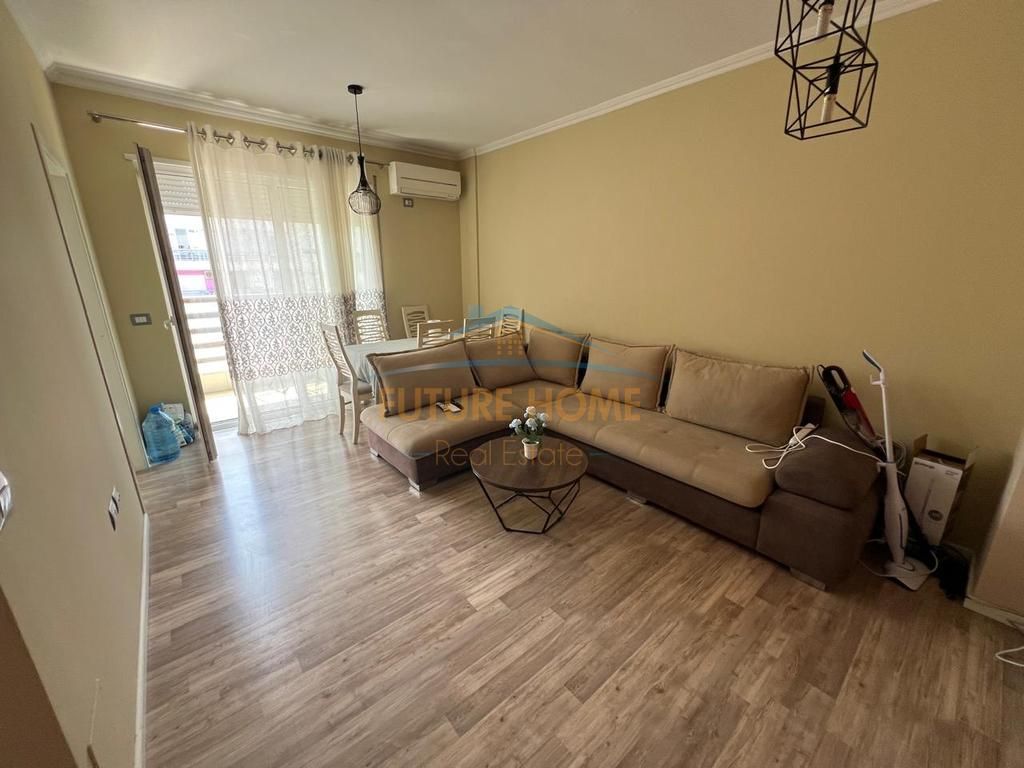 Qera, Apartament 1+1, Porcelan, Tiranë.