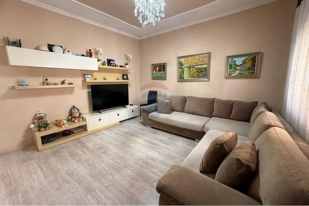 Apartament 1+1 per qira tek Myslym Shyri 550!