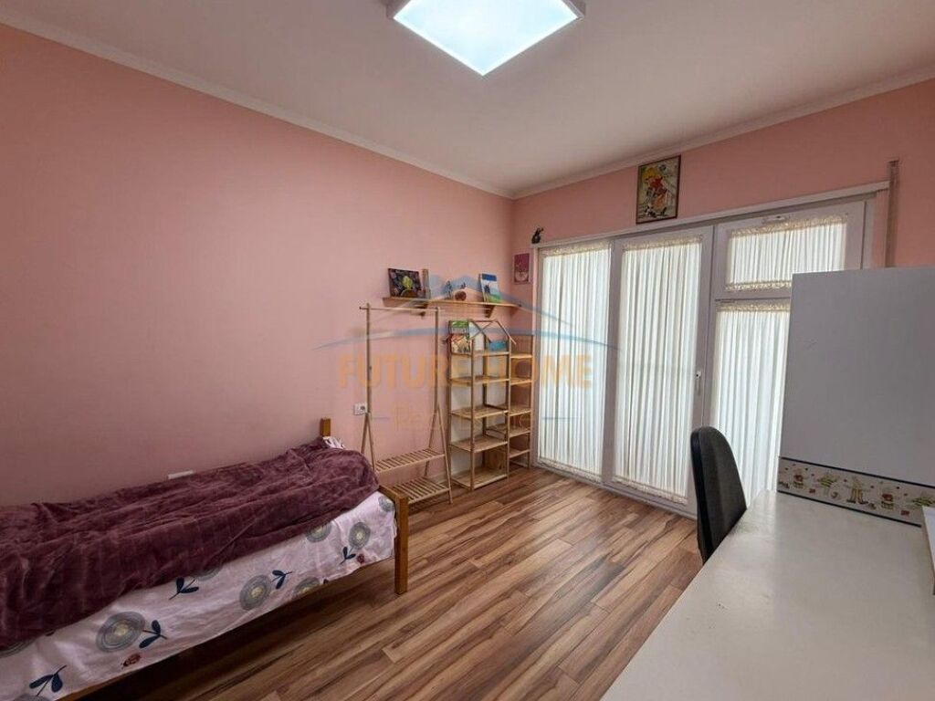 Shitet, Apartament 3+1+2+ Post Parkimi, Liqeni i Thatë, Tiranë.