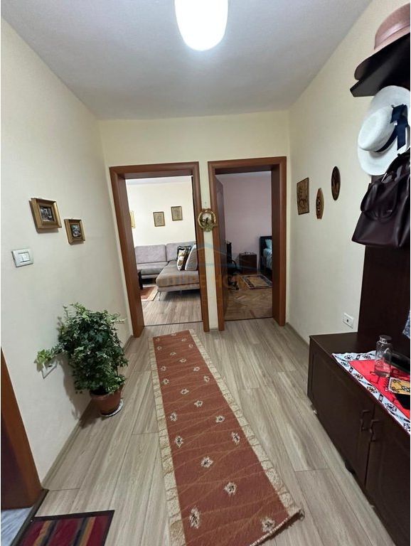 Shitet, Apartament 1+1 Rruga e Elbasanit, Tiranë.