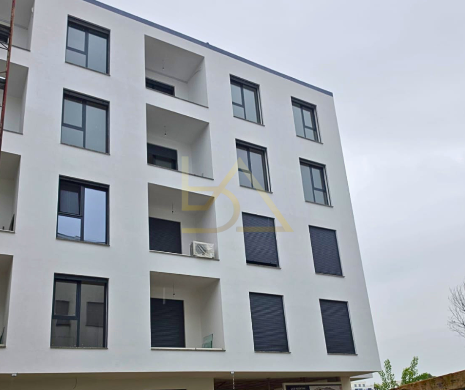 Shitet Apartament – Golem, Kavajë