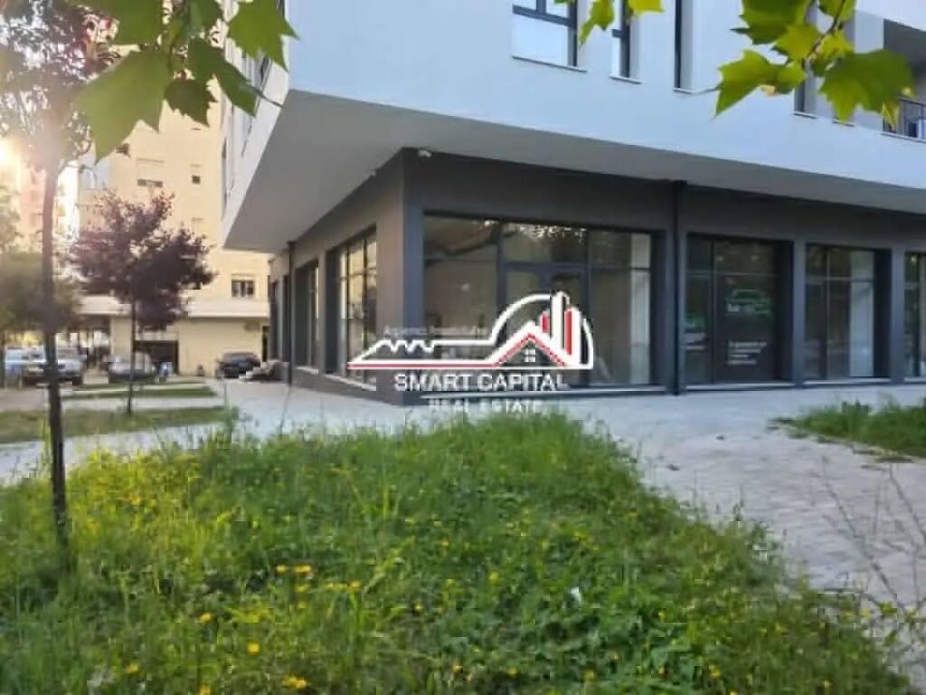 LOCALE COMMERCIALE IN AFFITTO SUL LUNGOMARE DI VLORE!!