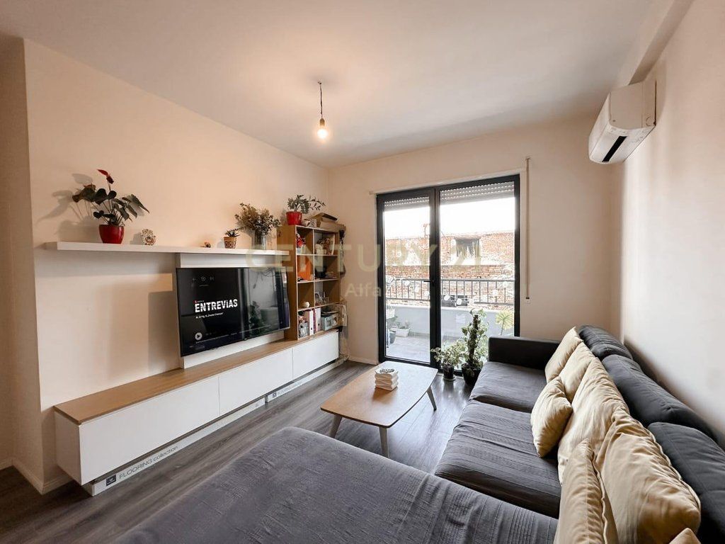 Apartament 2+1 per shitje perball UET me Porcelan