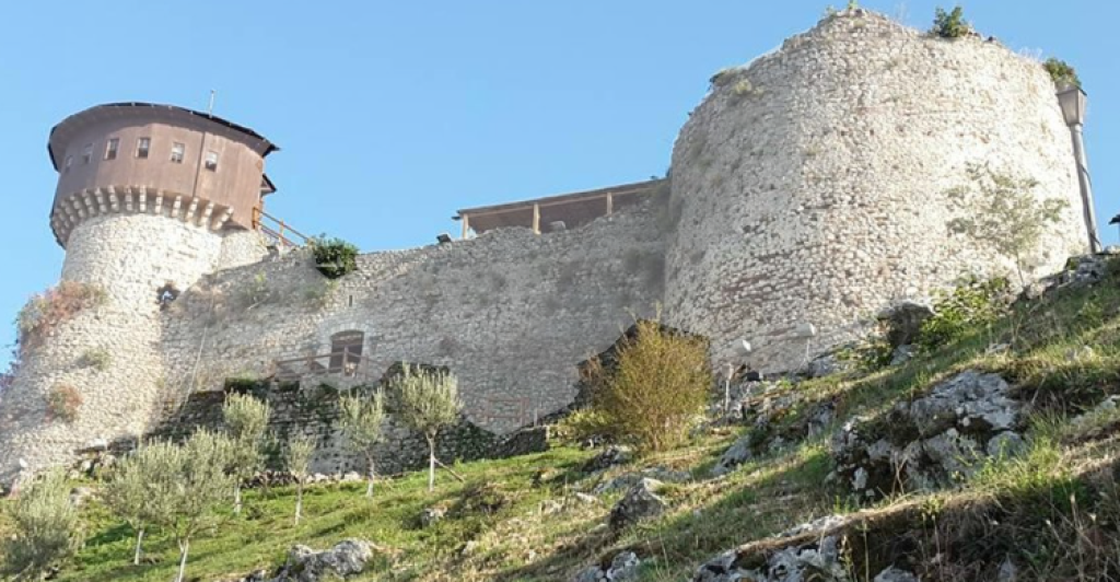 TERRENO IN VENDITA 10.000 M2 "BARBAS, PETRELE" 1000000 EURO