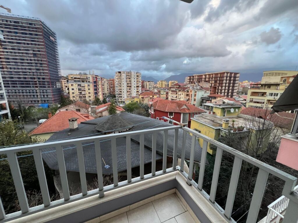 Apartment 2+1 for rent at Komuna e Parisit