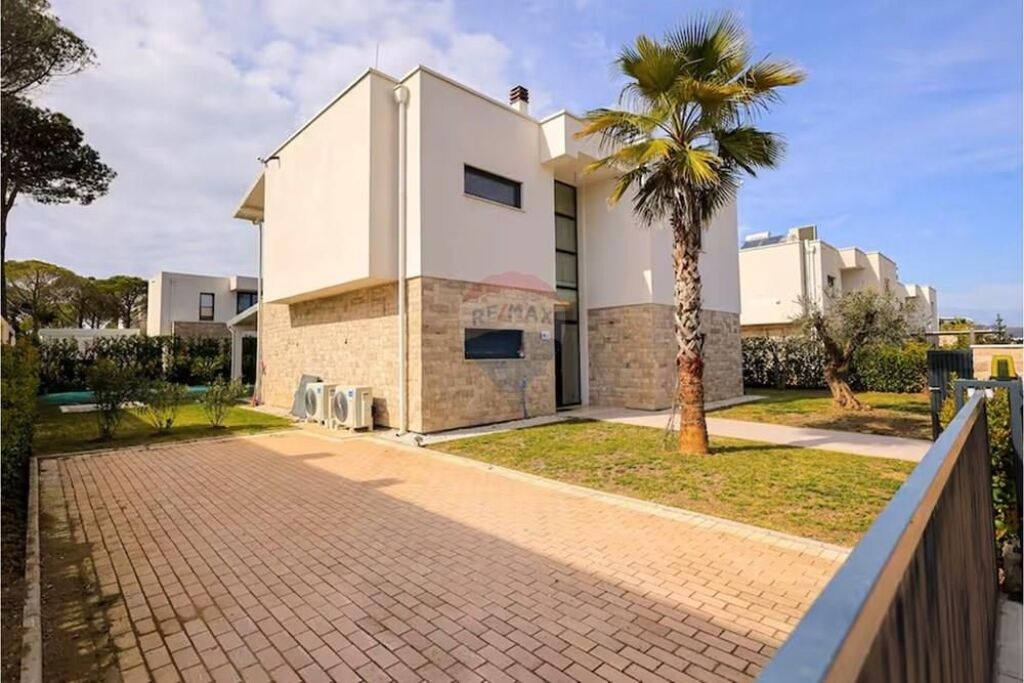Villa con piscina a San Pietro Residence