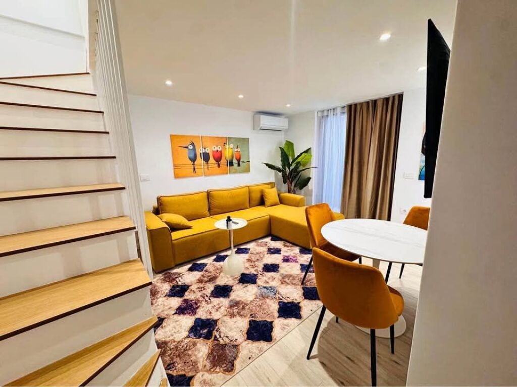 JEPET ME QIRA DUPLEX 1+1+2WC+ballkon - Rr. e Dibres, Tirane