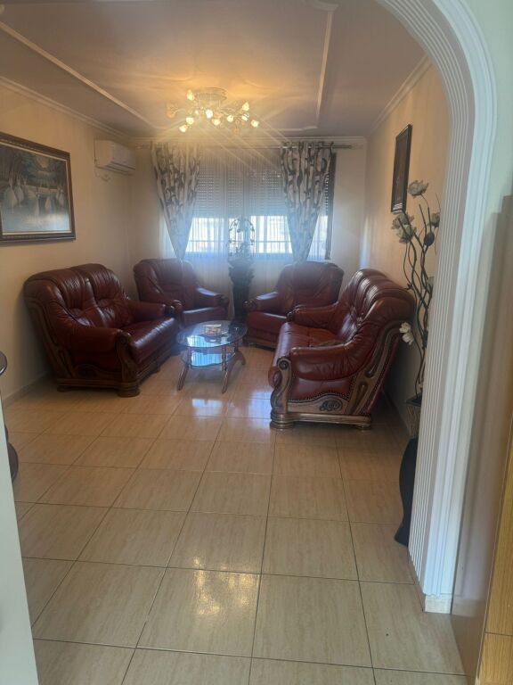 🏡 HOUSE FOR RENT – “KONGRESI I MANASTIRIT” STREET, NEAR HOSPITAL 5