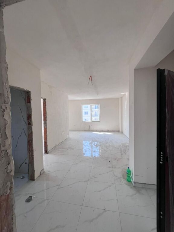 Shitet apartament 2+1