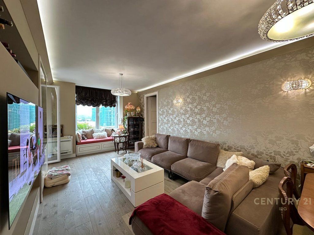 Shitet apartament 3+1+Kuzhine te Vecuar tek Kompleksi Kika 1, prane Union Bank!