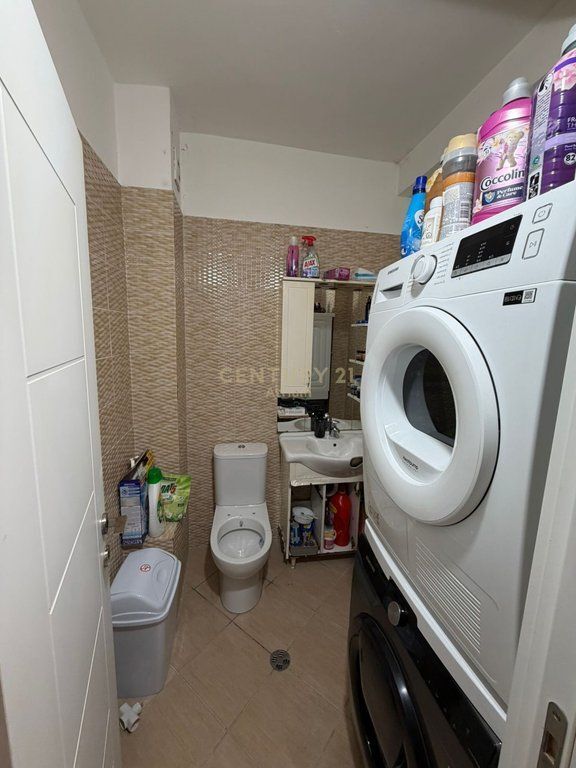 Apartament 3+1+2 per shitje tek Komuna e Parisit