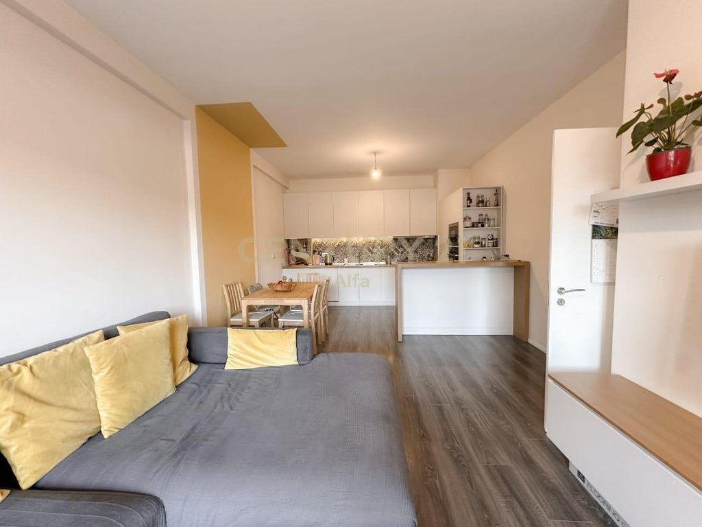 Apartament 2+1 per shitje perball UET me Porcelan