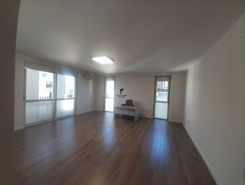 ZYRE ME QERA 80 M2 RRUGA E KAVAJES 70.000 LEKE FH-73008