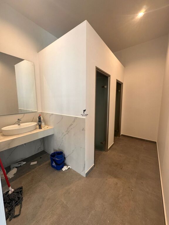 MAGAZINE ME QERA 260 M2 VORE 2.000 EURO FH-73135