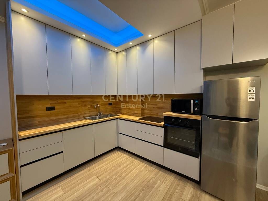 Apartament 2+1+2+Post Parkimi me qira tek Bulevardi i Ri