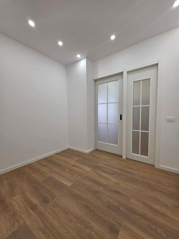 Shitet ,Apartament 1+1, Komuna e Parisit, Tirane