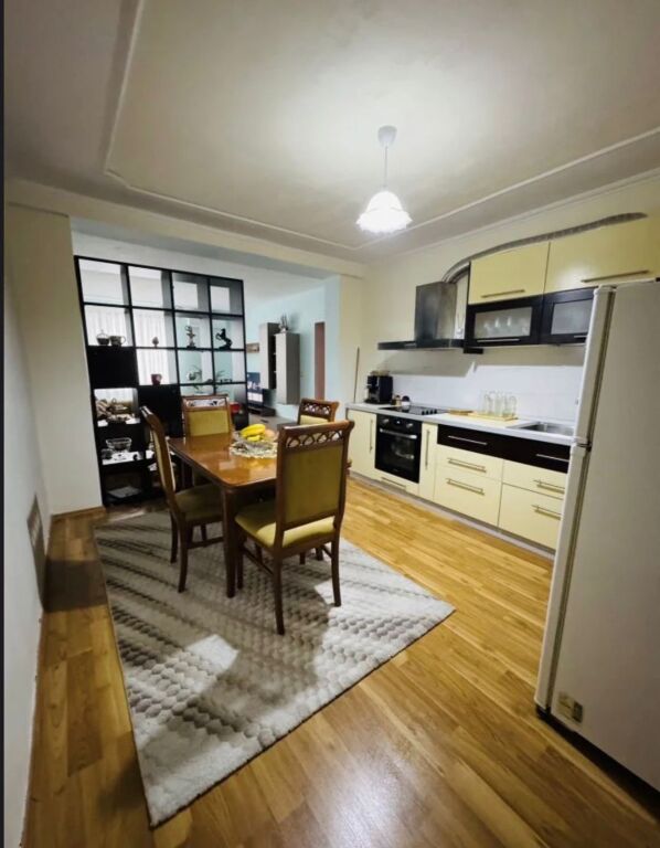 JEPET APARTAMENT ME QERA 1+1 RRUGA E KOSOVAREVE