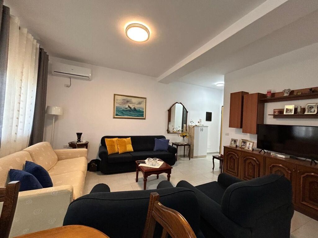 Apartment with garage for long term rent in Lungomare Vlore
