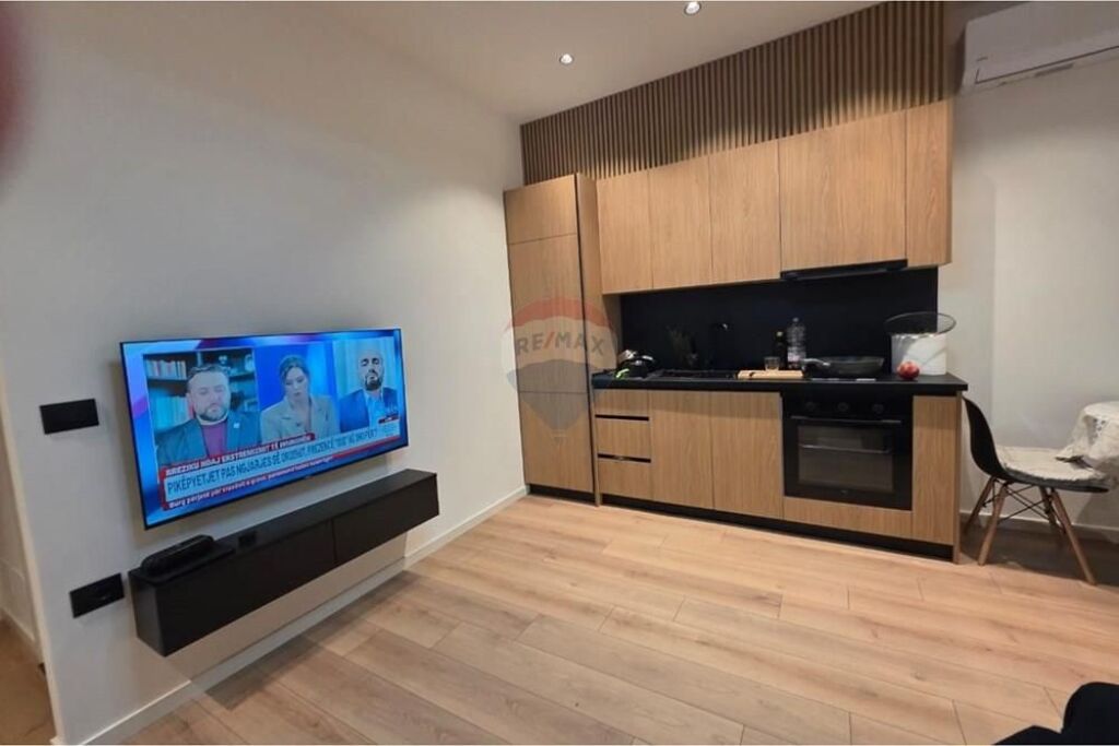 Apartament 1+1 per shitje, Prane Liqenit Tiranes.