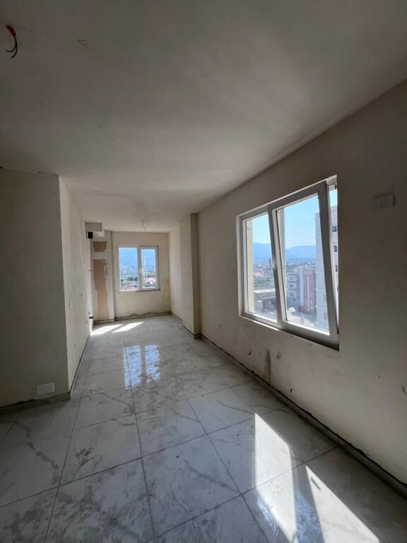 Shitet apartament 2+1