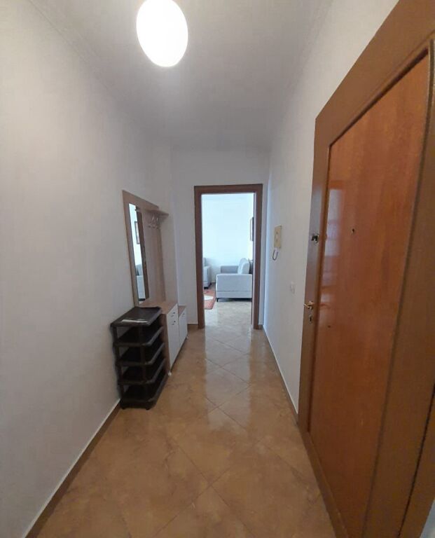 🏡 APARTAMENT ME QIRA 1+1 – RRUGA E DIBRËS, PRANË MEDRESESË