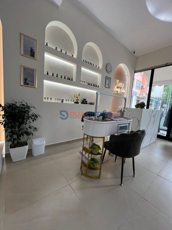 SUPER OFERTË – JEPET ME QERA SALLON ESTETIK TEK SQUARE 21