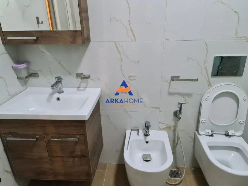 JEPET APARTAMENT 2+1 ME QERA "NE ASTIR" 50.000 LEKE
